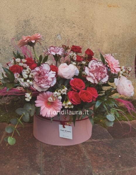 Scatolina con fiori fuori ovale larga 20cmt