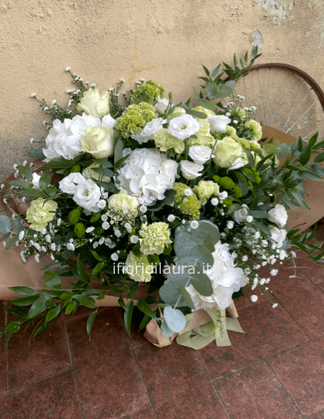 Mazzo di fiori bianco e verde