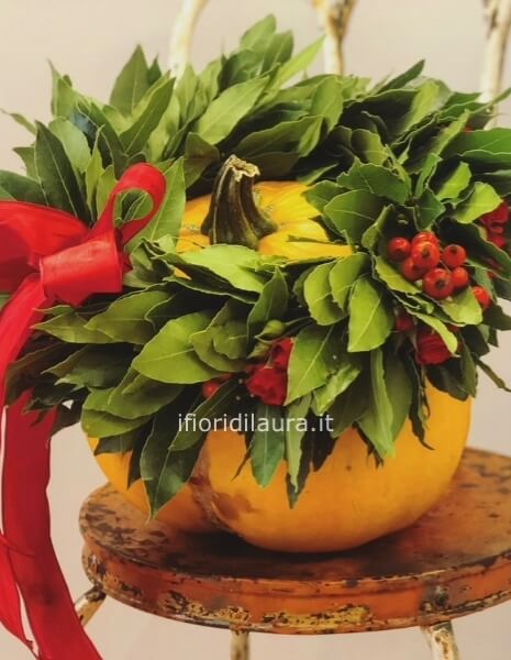 Corona alloro e bacche rosse